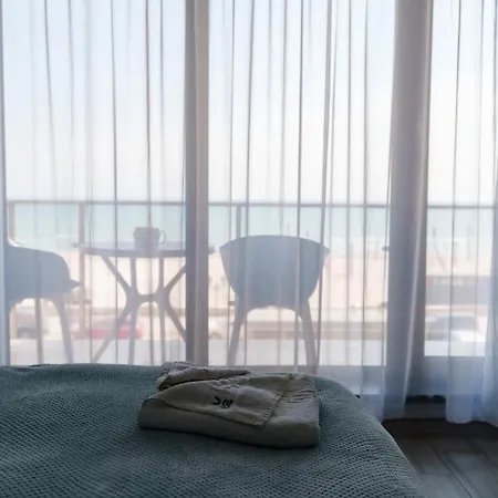 Zen Studio Beachfront & Sea View
