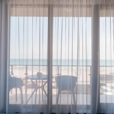 Zen Studio Beachfront & Sea View 아파트 Năvodari
