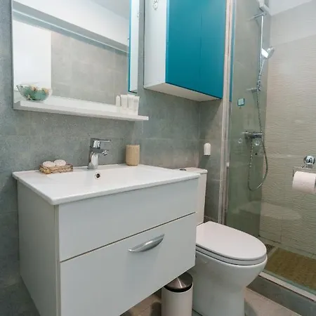 Zen Studio Beachfront & Sea View 아파트 *